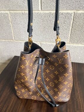 Louis Vuitton Brown Monogram Drawstring Bucket Bag w/ Black Strap Authenticated